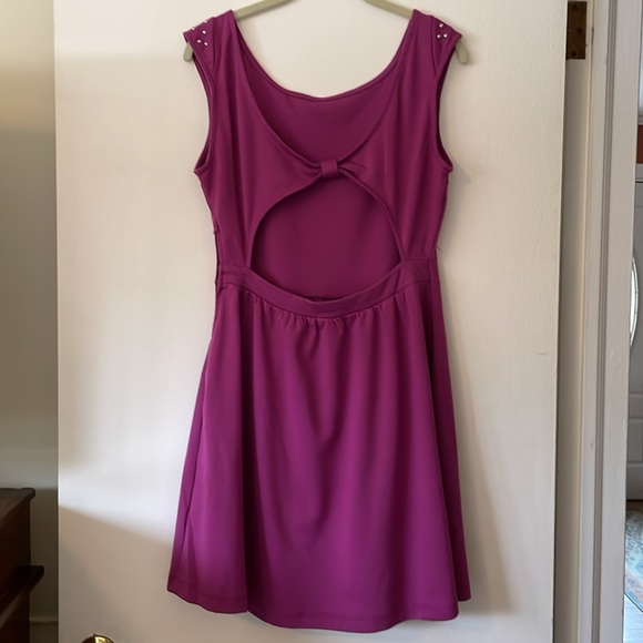 Juniors Kirra Large Open Back Skater Dress - Picture 2 of 6